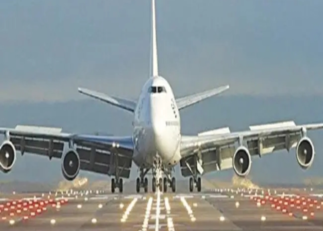 కరాచీ వెళ్తుందని విమానం ఎక్కితే..