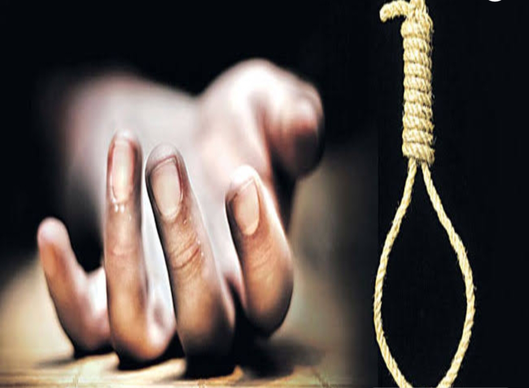 సెల్ఫీ తీసుకుని బీటెక్ విద్యార్థి ఆత్మహత్య