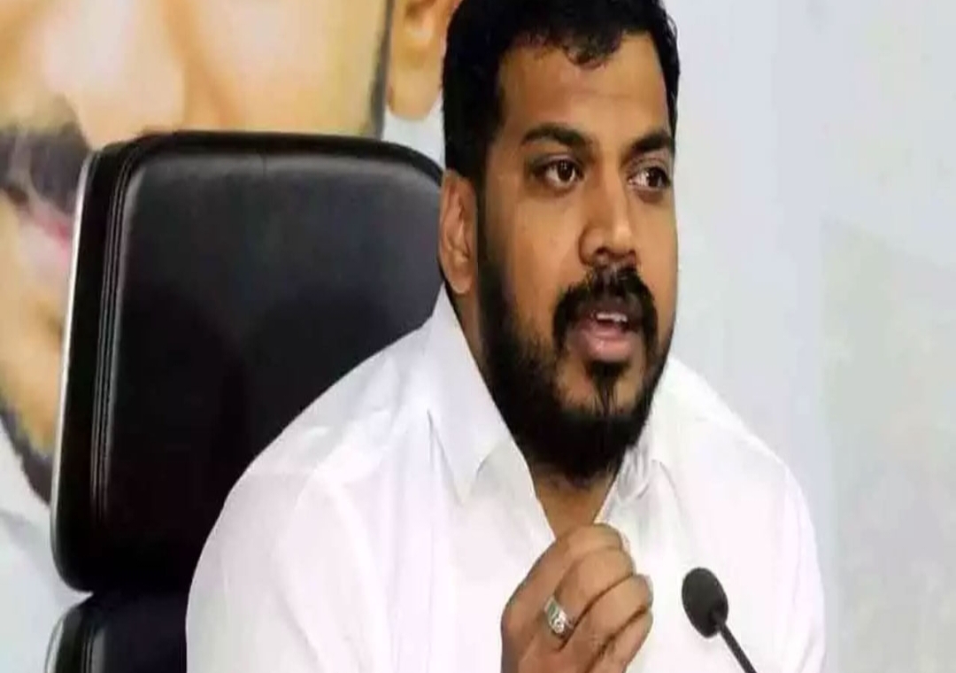 మాజీ మంత్రి అనిల్ కుమార్ కు నోటీసులు