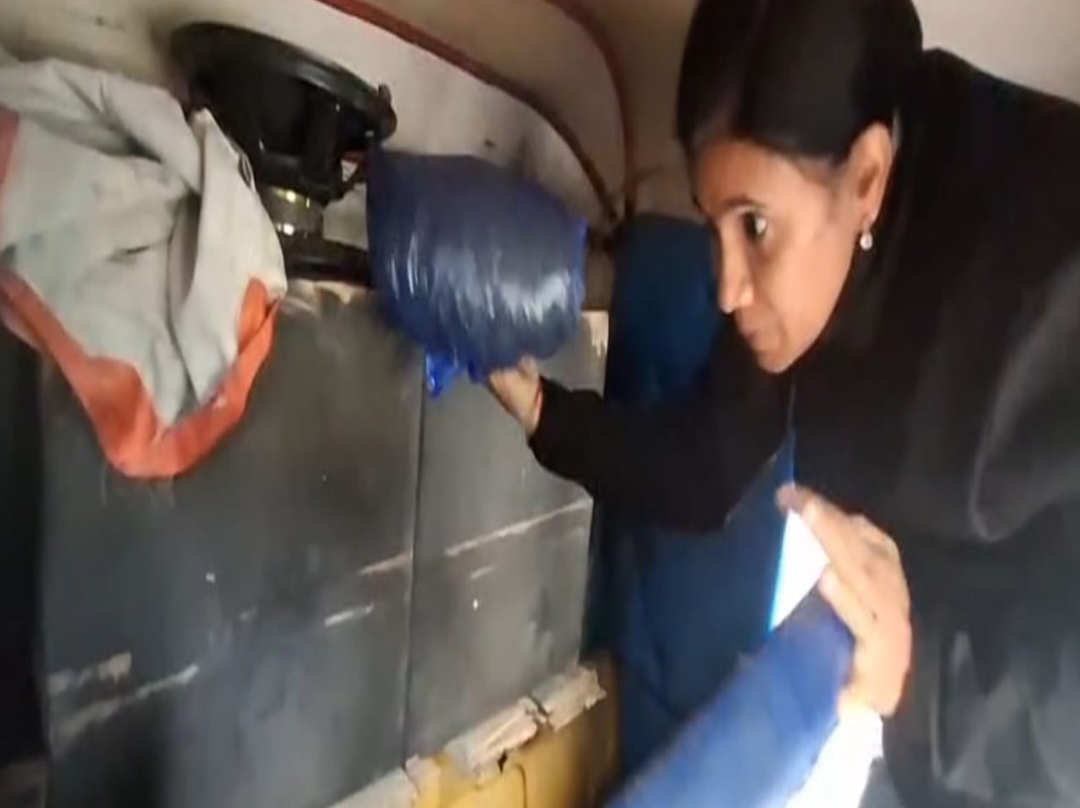 గంజాయి తరలింపు.. చూసి పోలీసులే బిత్తరపోయారు