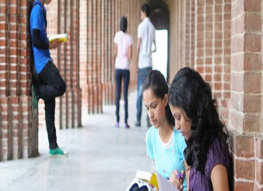 డిగ్రీ విద్యార్థులకు ఇంటర్న్ షిప్లు రద్దు..!