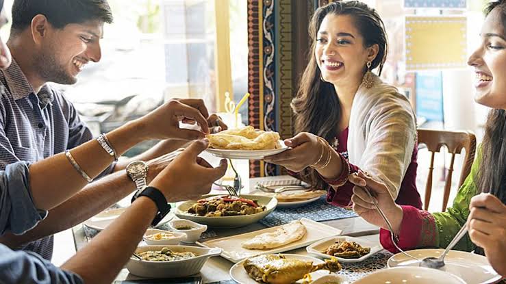 భోజనం తిన్న వెంటనే ఇలా అస్సలు చేయకండి..