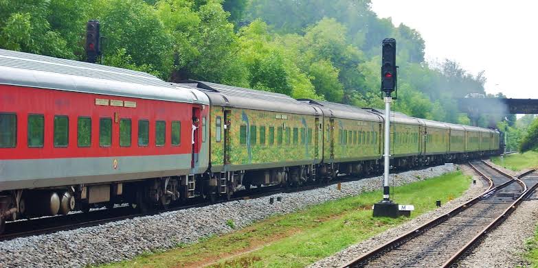 రైల్లో ఎన్ని రకాల క్లాసులు ఉంటాయి.. A1, B1, H1 అంటే ఏమిటి..?