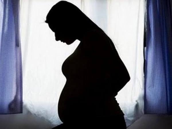 9వ తరగతి విద్యార్థినిని గర్భవతిని చేసిన స్కూల్ ప్రిన్సిపాల్