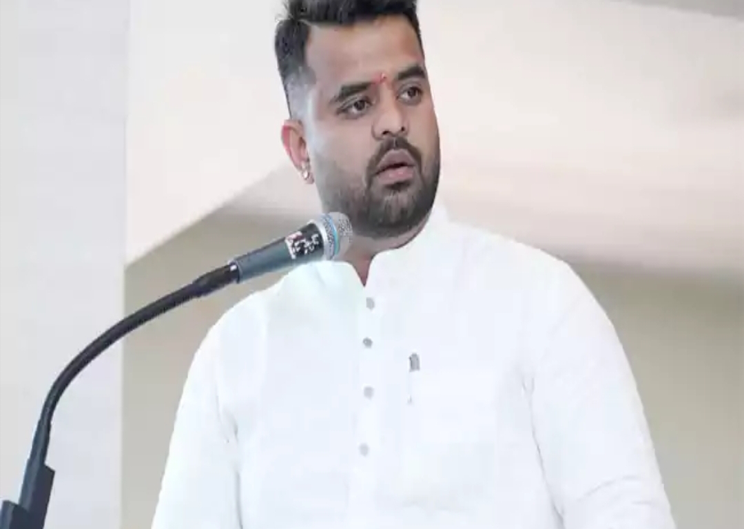 అత్యాచారం కేసులో దోషిగా దేవేగౌడ మనువడు