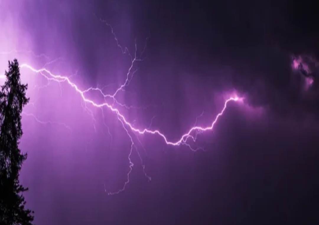 ఆకాశంలో అద్భుతం.. 829 కిలోమీటర్ల పొడవైన మెరుపు..