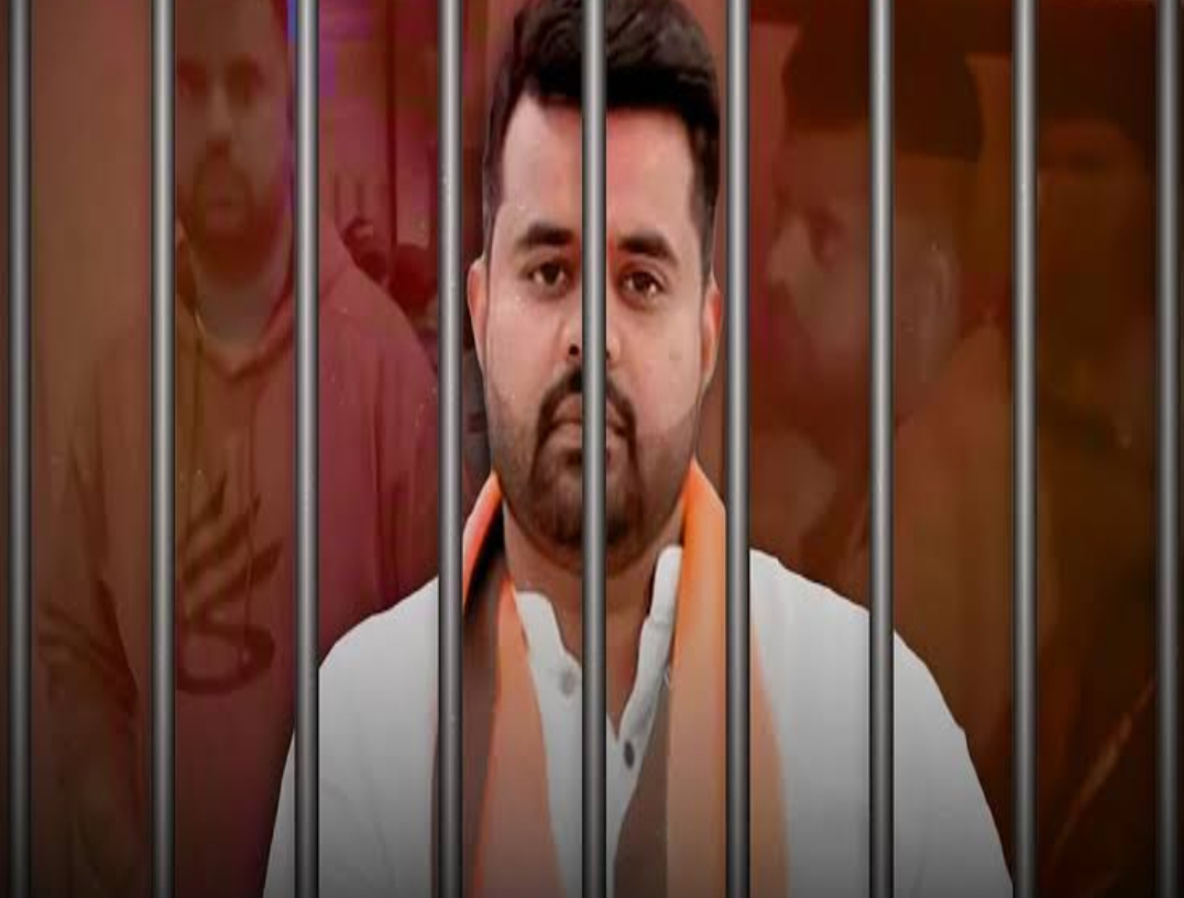 మాజీ ప్రధాని దేవెగౌడ మనవడు ప్రజ్వల్ రేవణ్ణకు జీవిత ఖైదు