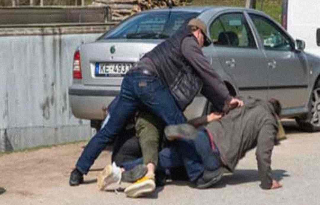 భారత సంతతి టాక్సీ డ్రైవర్ పై జాత్యహంకార దాడి