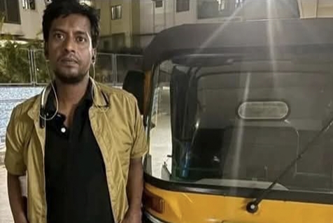 ఉద్యోగం పోవడంతో ఆటో నడుపుకుంటున్న బెంగళూరు టెక్కీ