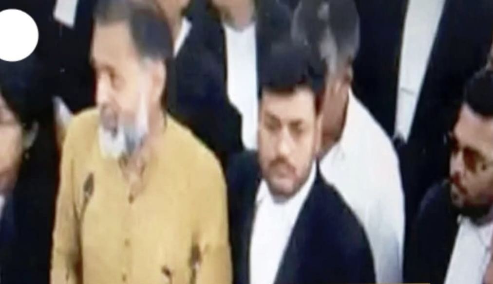 సుప్రీం కోర్టులో ప్రత్యక్షమైన ఆత్మలు