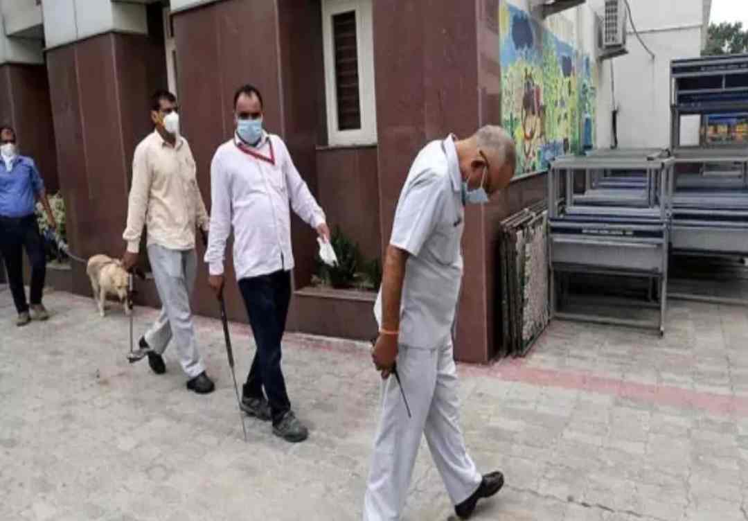 స్కూళ్లకు బాంబు బెదిరింపులు