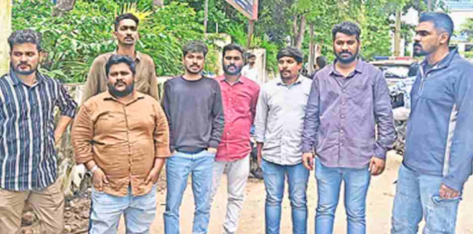 జీతం అడిగినందుకు రాత్రికి రాత్రే ఉద్యోగాలు తీసేశారు