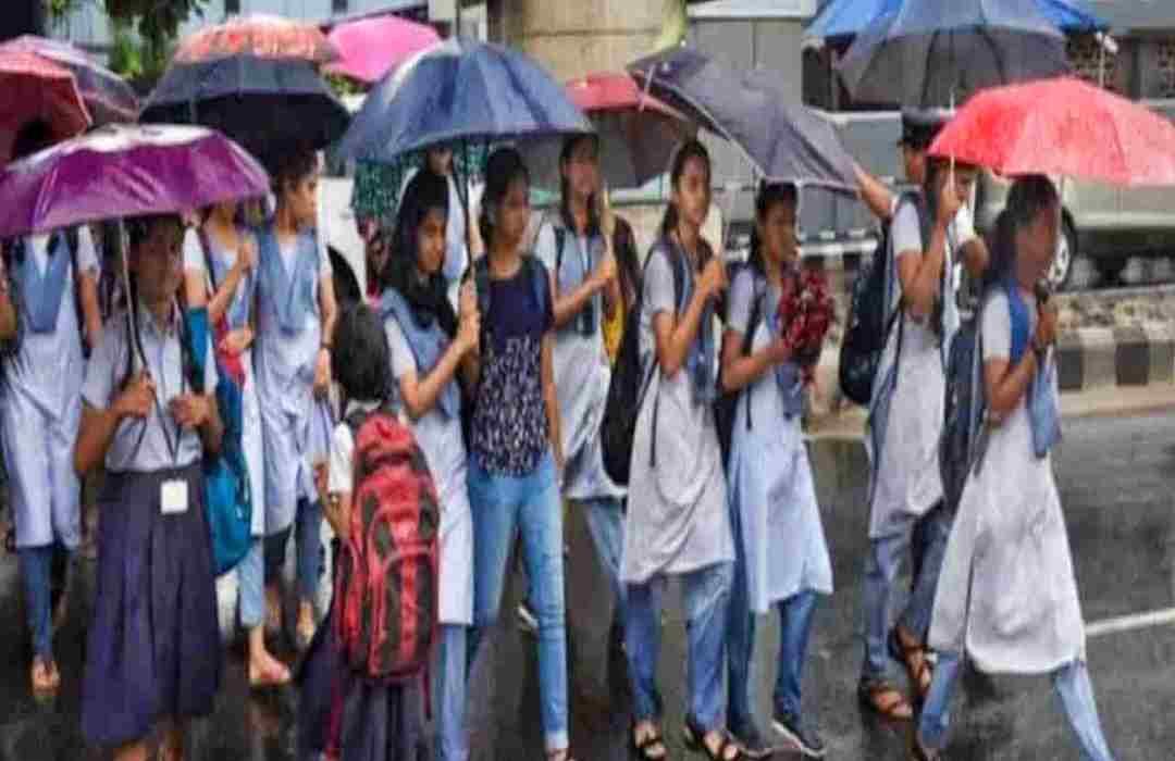 నేడు ఆ జిల్లాల్లో స్కూళ్లకు సెలవు