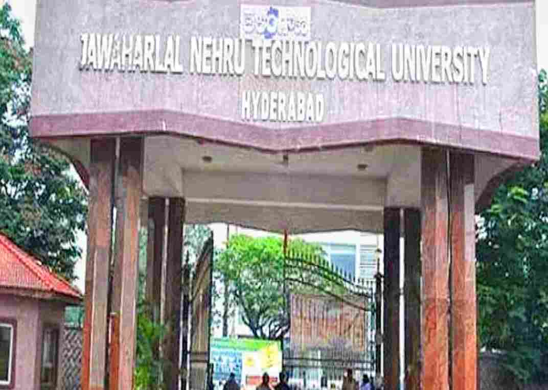 భారీ వర్షాలు.. పరీక్షలు వాయిదా