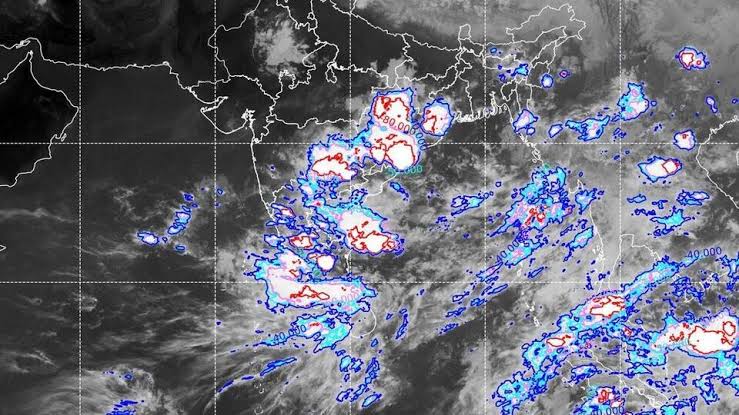 కొనసాగుతున్న ఉపరితల ఆవర్తనం.. ఈ ప్రాంతాల్లో మోస్తరు వర్షాలు