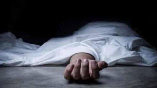 బాలుడిని మేడపై నుంచి తోసి చంపిన తండ్రి