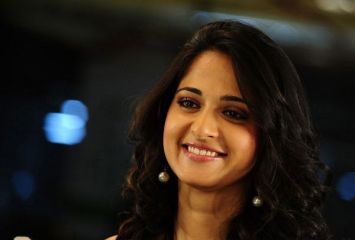 అనుష్క పెళ్ళి ఆ క్రికెటర్ తో ఫిక్స్..! 
