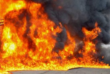 భారీ అగ్ని ప్రమాదం: 43 మంది మృతి...