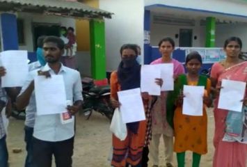 ప్రకాశంలో 10 మంది వాలంటీర్ల రాజీనామా