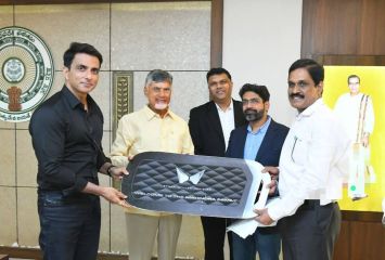 సీఎం చంద్రబాబును కలిసిన సోనూసూద్