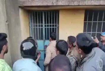 పంచాయతీ భవనం నుండి ఆహ్ ఆహ్.. నో నో శబ్దాలు..