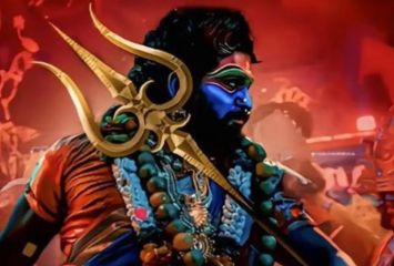 పాఠశాలలో పుష్ప క్రేజ్.. తలలు పట్టుకుంటున్న హెడ్ మాస్టర్