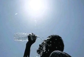హెచ్చరిక: వారు బయటికి రాకండి..