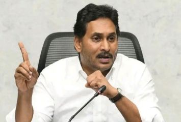 హిందూ ధర్మం, ఆలయాల గురించి మాట్లాడే హక్కు పవన్ కు లేదు: జగన్