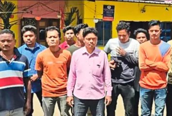 మా భార్యలు తాగుబోతులయ్యారు.. పోలీస్ స్టేషన్ లో భర్తల ఫిర్యాదు