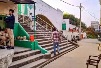 హోలీ ఏడాదికి ఒక్కసారే.. శుక్రవారం నమాజ్ 52 సార్లు వస్తుంది.. ఇబ్బంది అయితే ఇంట్లోనే ఉండండి