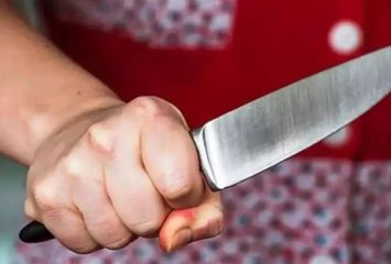 భర్తను నరికి చంపి.. ప్రియుడితో హోలీ