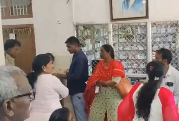 తల్లితో సంబంధం పెట్టుకుని కూతురికి కడుపు చేశాడు