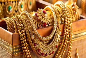 స్వల్పంగా తగ్గిన బంగారం ధరలు