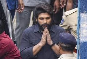 అల్లు అర్జున్ ఫ్యాన్ అరెస్ట్..!