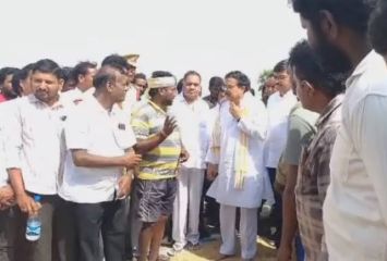 ఏపీలో మంత్రిని నిలదీసిన రైతులు