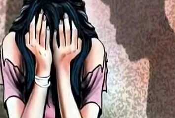 తల్లితో వివాహేతర సంబంధం.. కూతురిపై లైంగిక దాడి