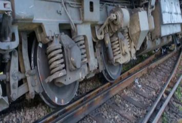 Breaking: పట్టాలు తప్పిన రైలు