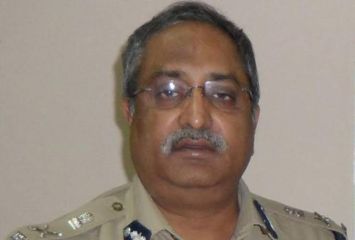 లాసెట్ పరీక్ష రాసిన రిటైర్డ్ IPS