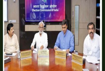 ఎన్నికల కమిషన్ ను కలిసిన వైసీపీ నేతలు