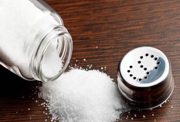 ఉప్పును ఎవరెవరు తగ్గించాలంటే..