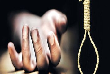 సెల్ఫీ తీసుకుని బీటెక్ విద్యార్థి ఆత్మహత్య