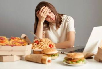 ఒత్తిడిని పెంచే ఆహార పదార్థాలు..