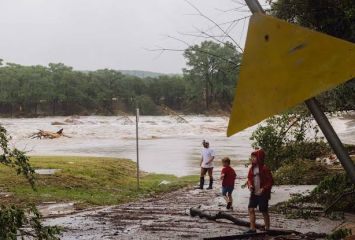 27 మంది మృతి.. మృతుల్లో ఆరుగురు చిన్నారులు