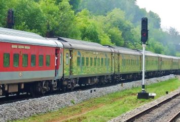 రైల్లో ఎన్ని రకాల క్లాసులు ఉంటాయి.. A1, B1, H1 అంటే ఏమిటి..?