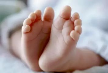 చెరువులో శిశువు మృతదేహం