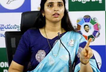 పరీక్షలు నిర్వహించడంలో విద్యాశాఖ మంత్రి ఫెయిల్: శ్యామల