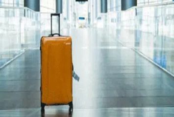 లగేజీ బ్యాగులో రెండేళ్ల చిన్నారి...