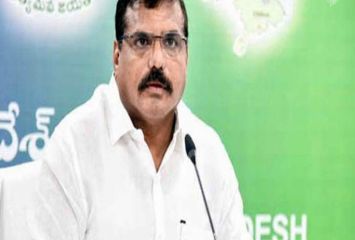 పోలీసులు, టీడీపీ నాయకులు కుమ్మక్కయ్యారు: బొత్స