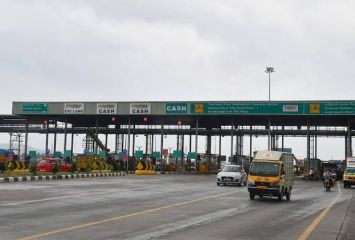 టోల్ ఛార్జీ 15 రుపాయలే..!